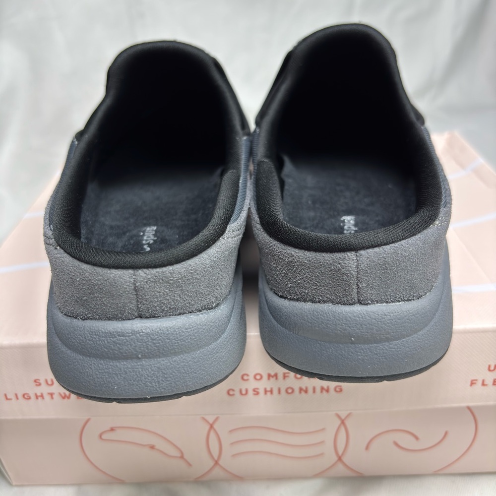 Easy Spirit Womens TRAVEL TIME675
Dark Gray Comfort Insole Leather Clogs
NWB 10M - Picture 5 of 7